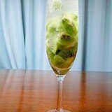 キウイと焼酎の炭酸割り